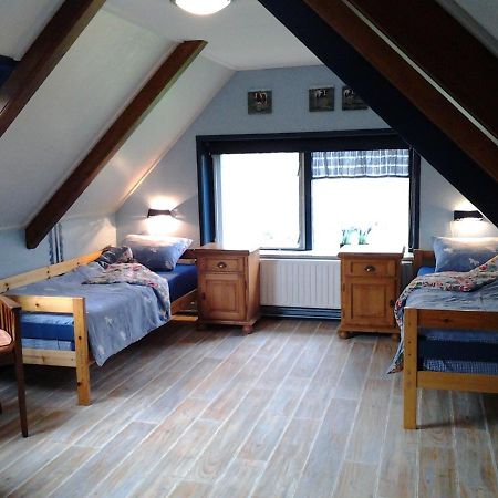 Bed & Breakfast “ Gastvrij Onthaal “ Een-West Exterior photo